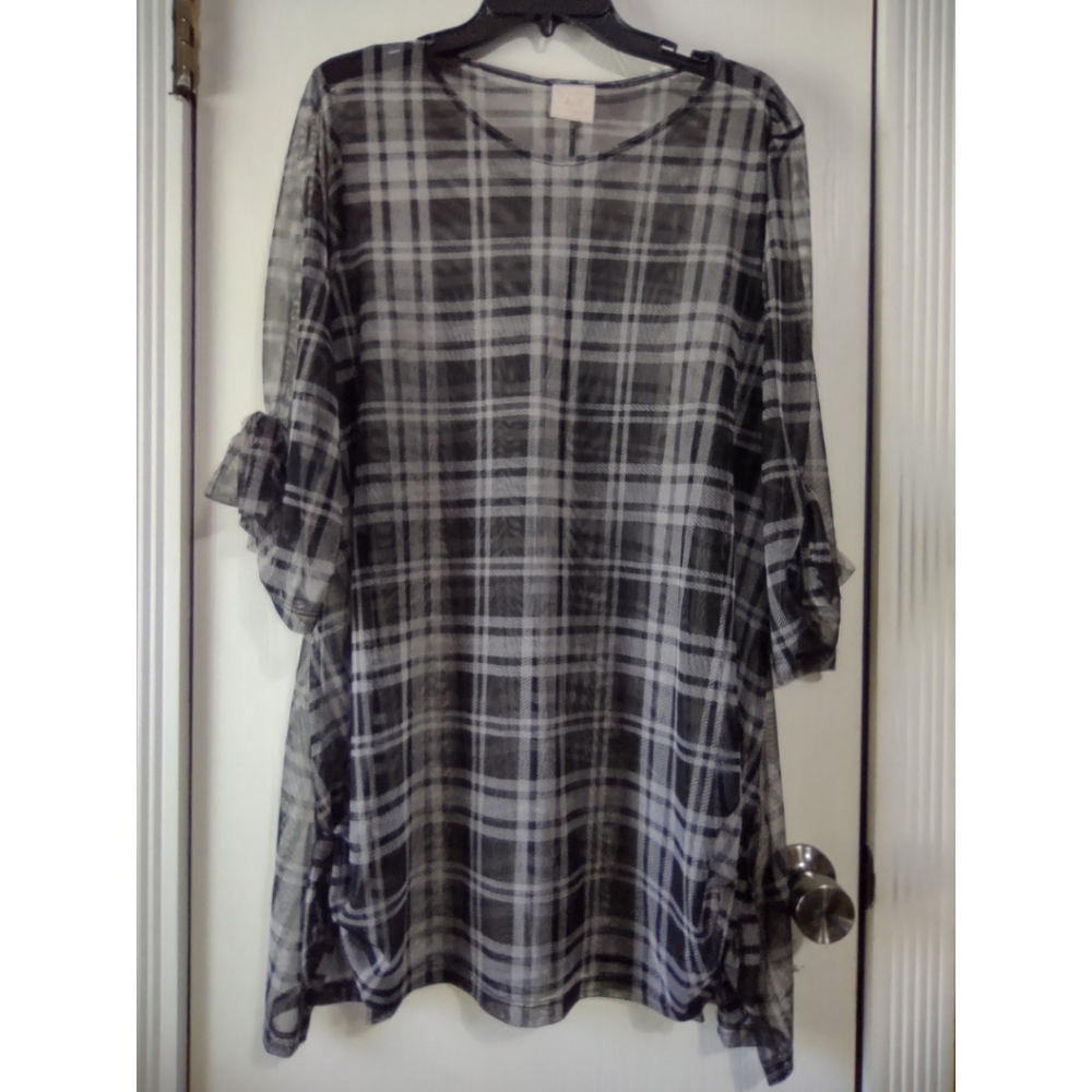Plaid Mesh Overlay